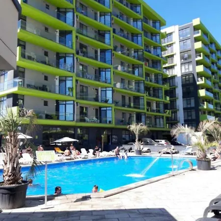 Beach Pool & Spa Langa Plaja